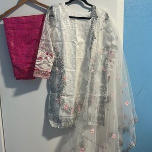 Pakistani dress Size M (EID OR ANYTHING OTHER OCCASIONS)